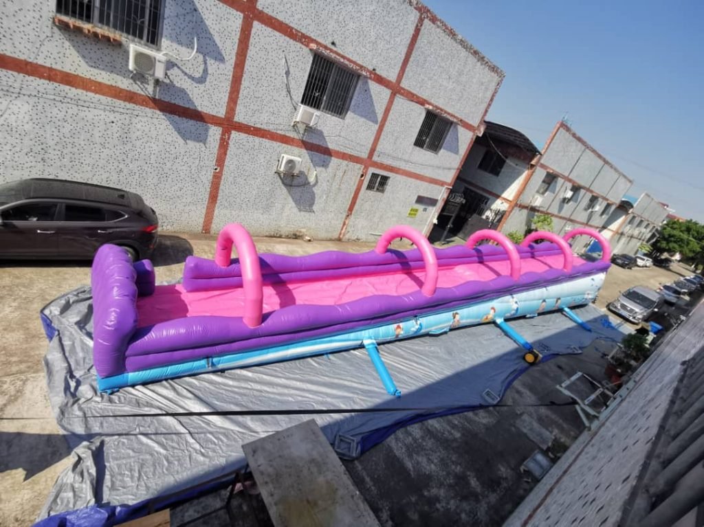 מגלשת אבובים