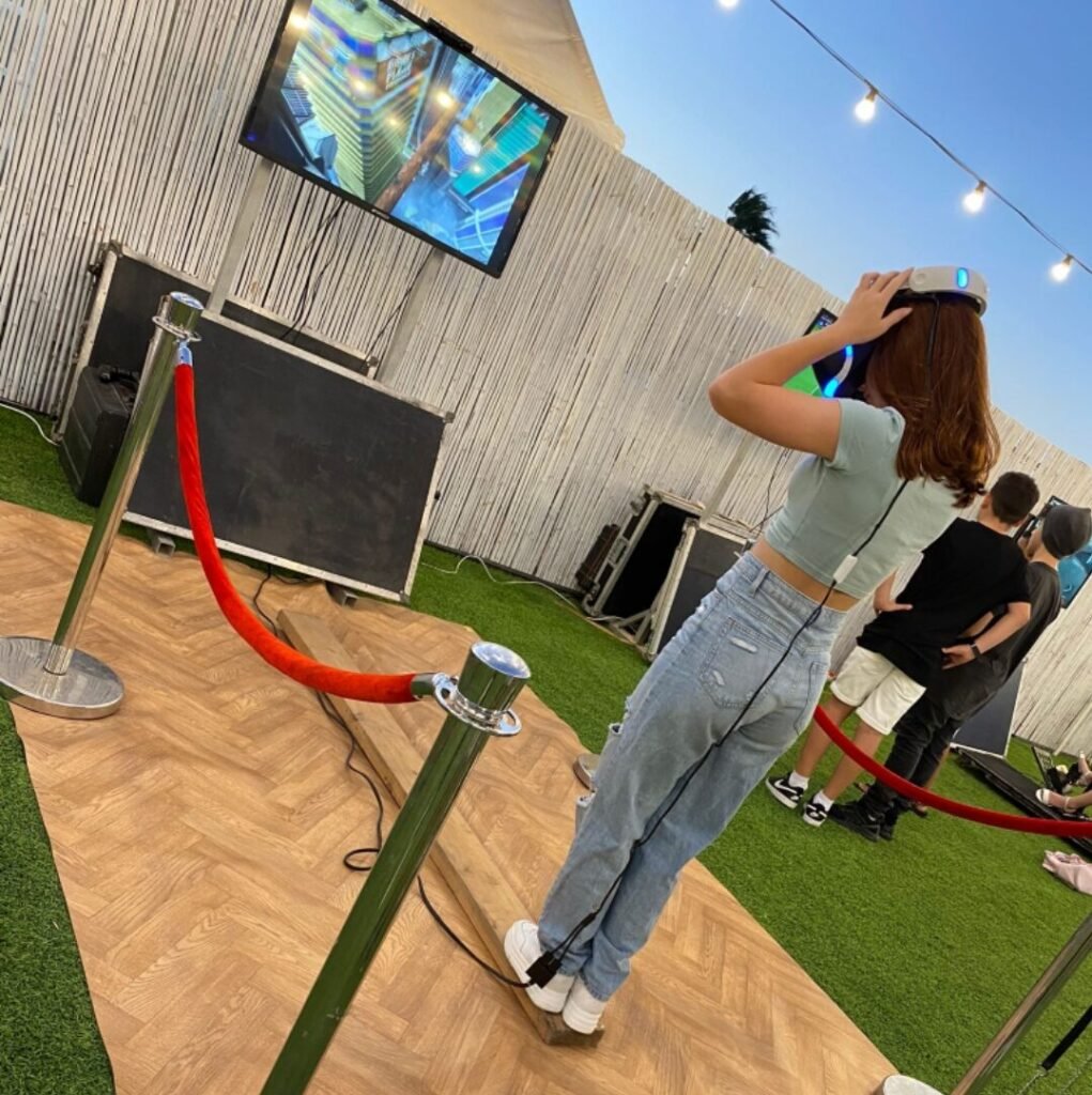 עמדת מציאות מדומה (VR)